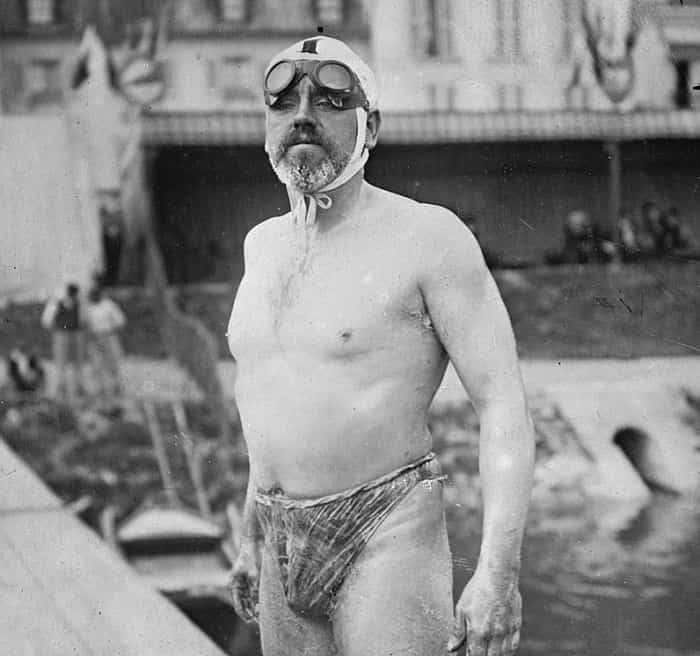 A Brief History of Swimming Goggles