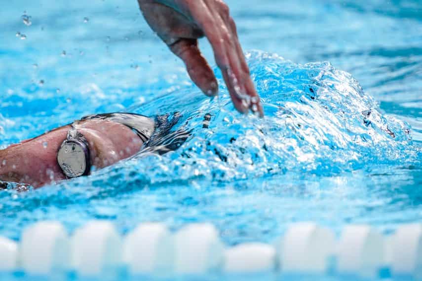 3 Swimming Workouts for Beginners