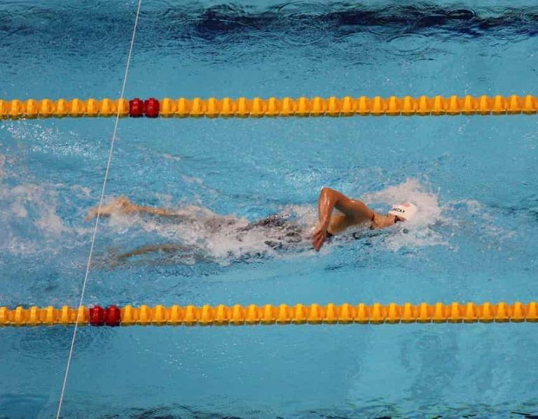 apple 4 swimming