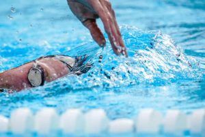 3 Swimming Workouts for Beginners