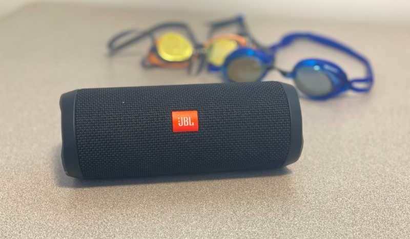 Listen to Music When Swimming - Bluetooth Speaker