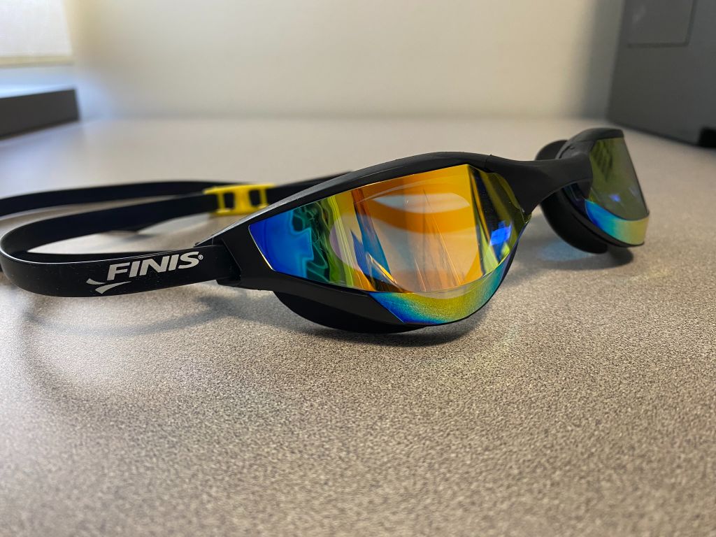 How to Choose the Right Swim Goggles - Mirrored Lens