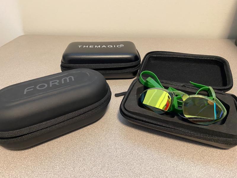 Swim Goggles that come with a swim goggle case