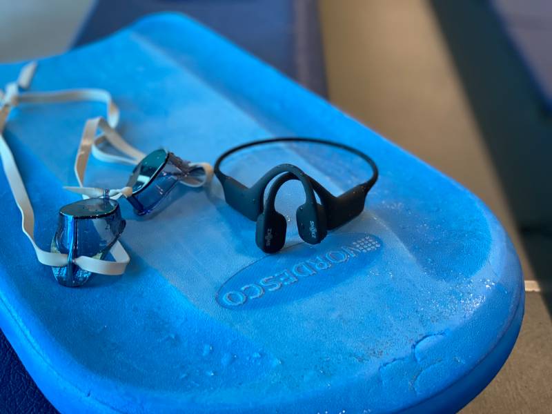 Shokz OpenSwim Reproductor de MP3 de conducción ósea para nadadores
